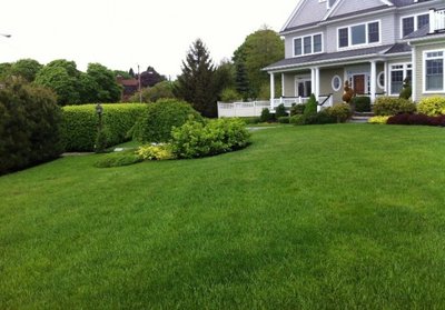 Lawn care by Earth Landscape.